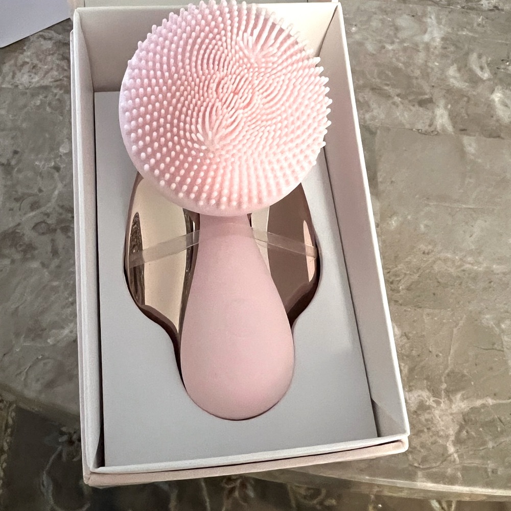 MONAT FACE EXFOLIATING BRUSH